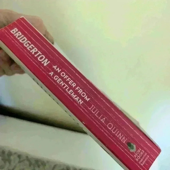 Bridgerton book Julia Quinn offer from a gentleman Benedicts store used good con - Picture 2 of 3